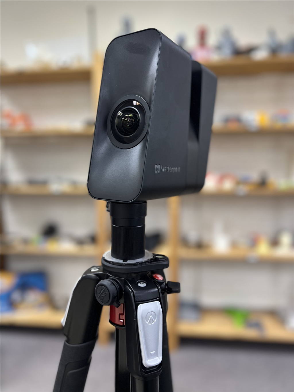 Matterport Pro3 3D Scanner with Tripod Mount Matterport Pro3 3D Scanner with Tripod Mount