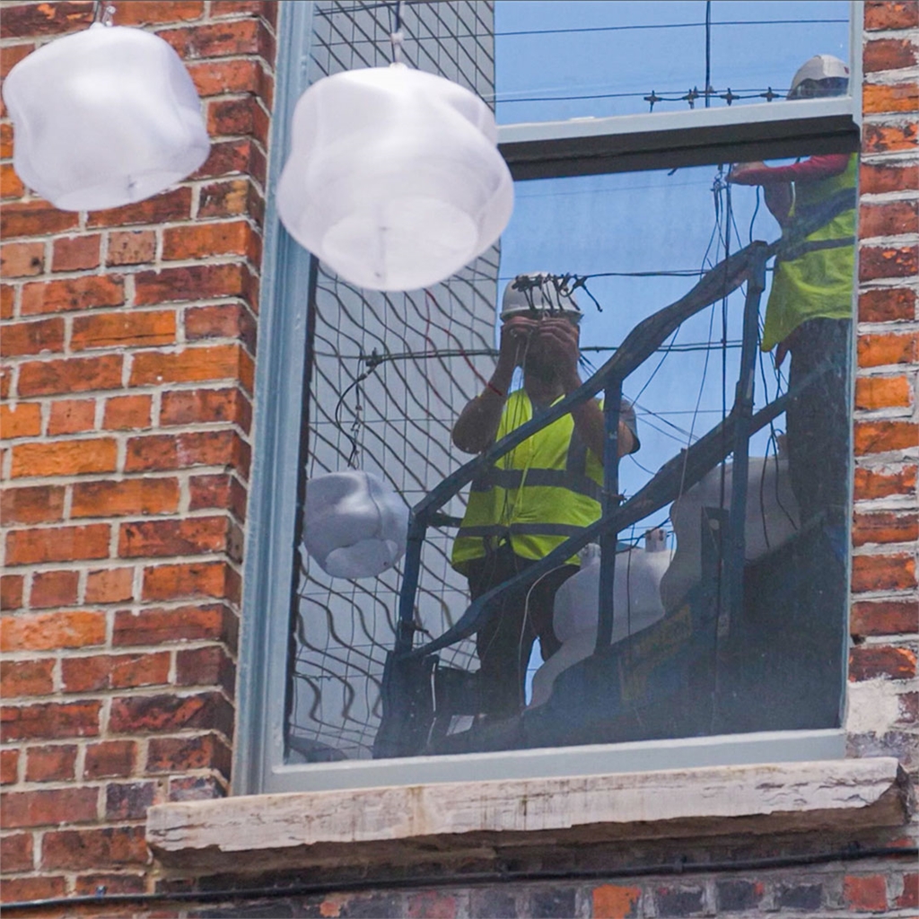 團(tuán)隊仍按時完成了安裝  