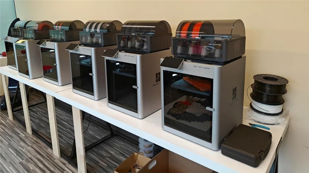 以可靠性和速度著稱的列印機適合列印農場使用