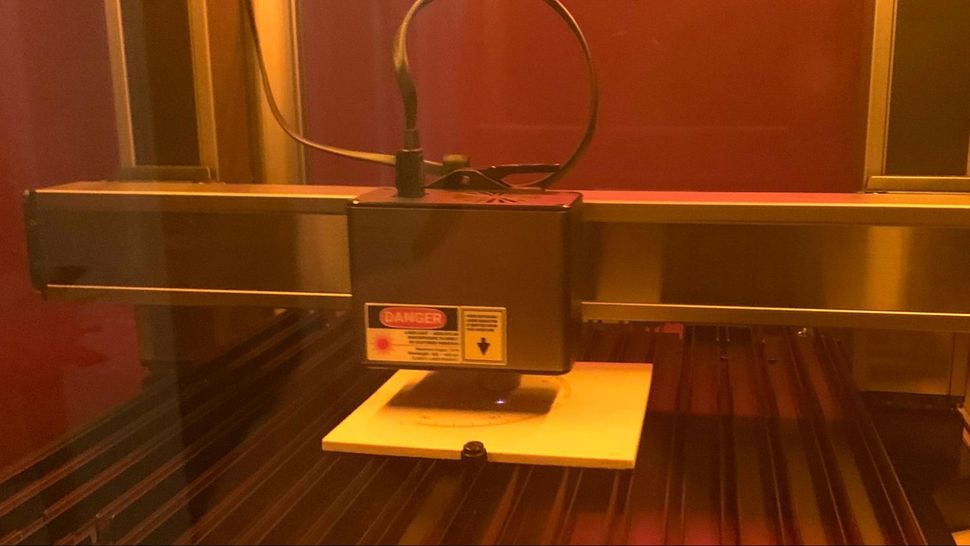 Snapmaker Artisan 的 10W 雷射模組 Snapmaker Artisan 的 10W 雷射模組