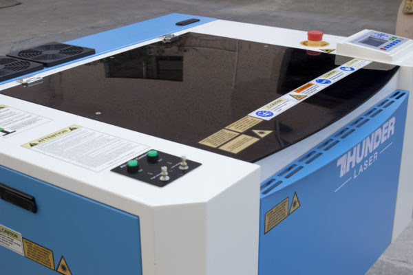 Thunder Bolt Pro 32 雷射加工機(jī)的外觀設(shè)計(jì)