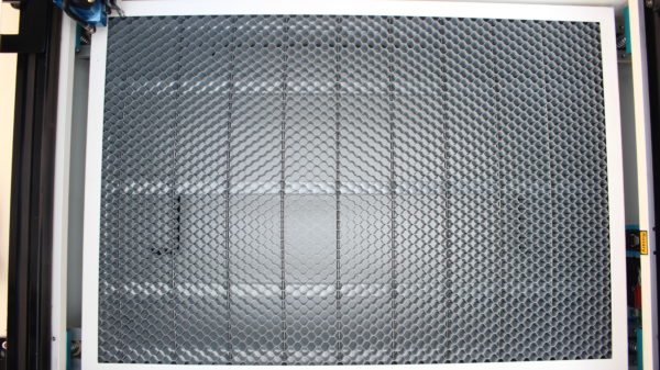 Thunder Bolt Pro 32 雷射加工機(jī)蜂巢板