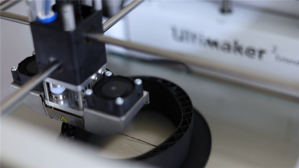 使用Ultimaker 列印機製作3D列印義肢中 使用Ultimaker 列印機製作3D列印義肢中