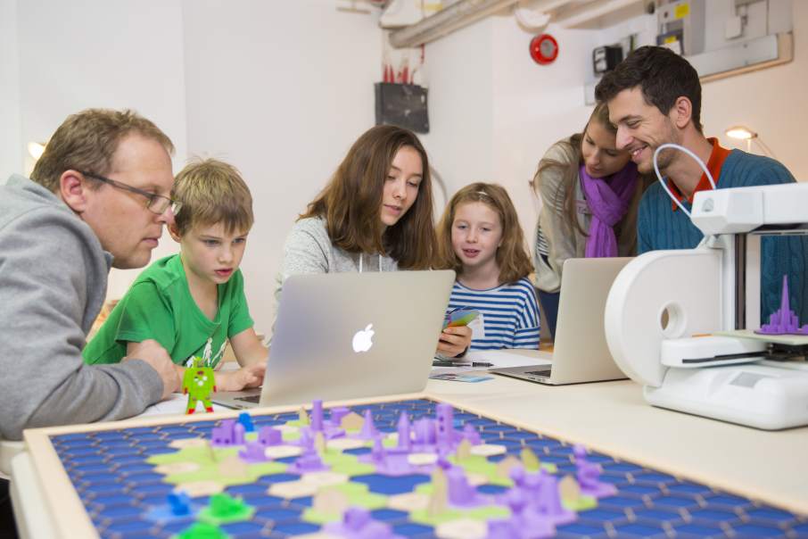 Printlab與Innofil3D,3DPrinterOS,Makerversity DIY, Kidesign以及Ultimaker等公司合作,幫助學(xué)校快速建立自己的3D列印實(shí)驗(yàn)室 Printlab與Innofil3D,3DPrinterOS,Makerversity DIY, Kidesign以及Ultimaker等公司合作,幫助學(xué)??焖俳⒆约旱?D列印實(shí)驗(yàn)室